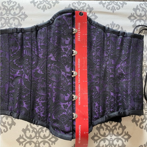 Purple brocade spring steel boned corset - Picture 2 of 10